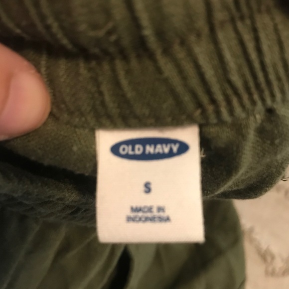 Old Navy Mid-Rise Linen Blend Shorts - Picture 3 of 3